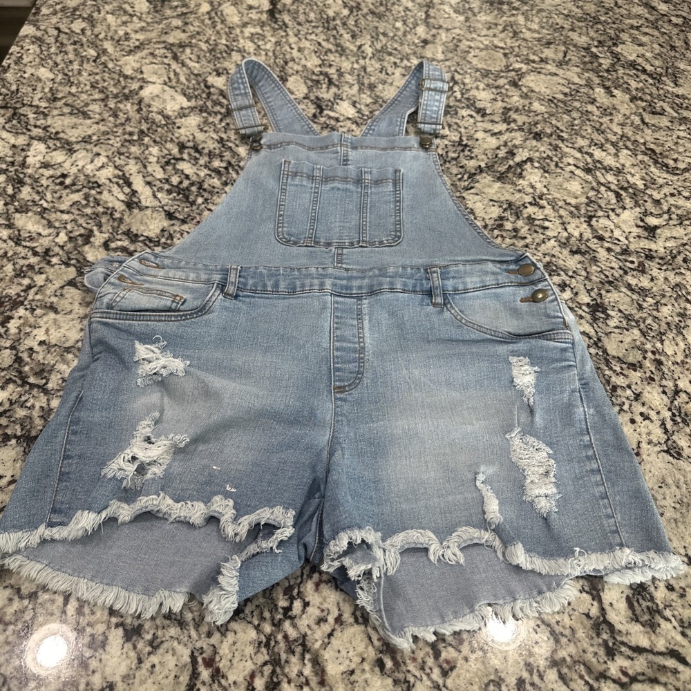 Venus Blue 12 Women's Jean Shorts‎ Overalls Distressed Hem So Cute Size 12 Denim